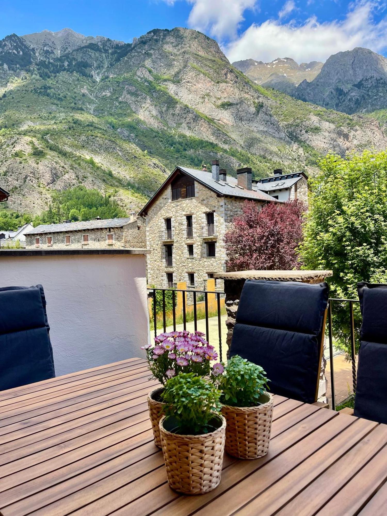 Apartamento Familiar En El Centro De Benasque Con Terraza Exterior photo